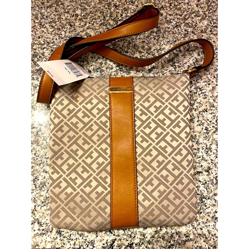 NWT Tommy Hilfiger strap purse